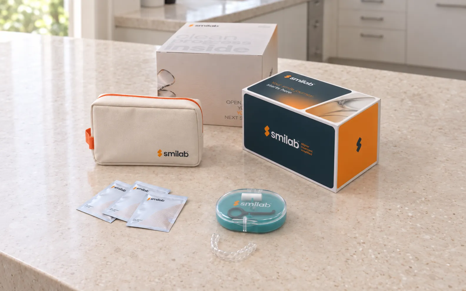 Smilab case packaging and aligners